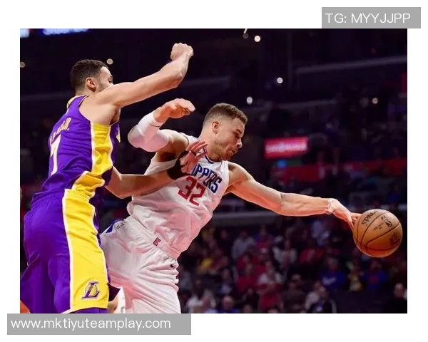 南斯表现起伏10投仅中2罚球稳健贡献11分并抢下5个前板与3次抢断