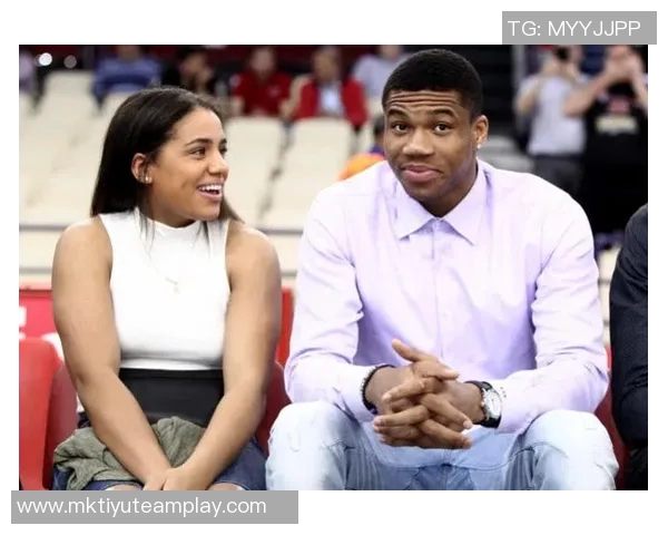 字母哥妻子经过沟通带娃回雅典结束两地分居生活