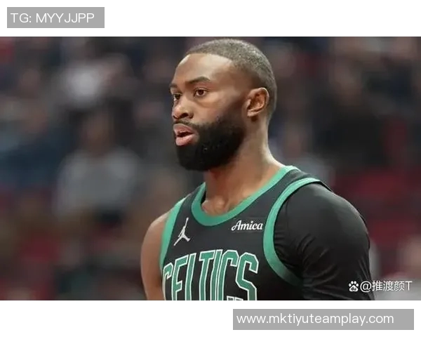 杰伦布朗首节表现抢眼6投3中斩获9分3篮板3助攻1抢断